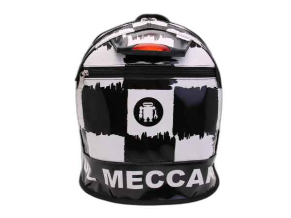 ...ZAINO IN BIANCO E NERO CON FANTASIA A SCACCHI. MODELLO SUPERINO REALIZZATO CON TELONI DI CAMION.