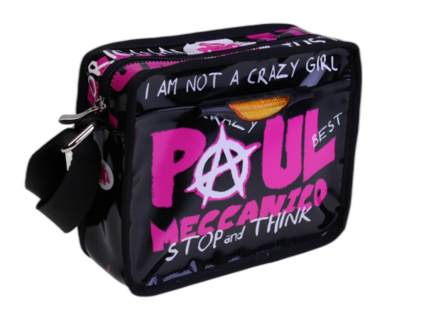 BORSA A TRACOLLA NERA ""NON SONO UNA RAGAZZA PAZZA"". MODELLO FRIK REALIZZATO CON TELONI DI CAMION.