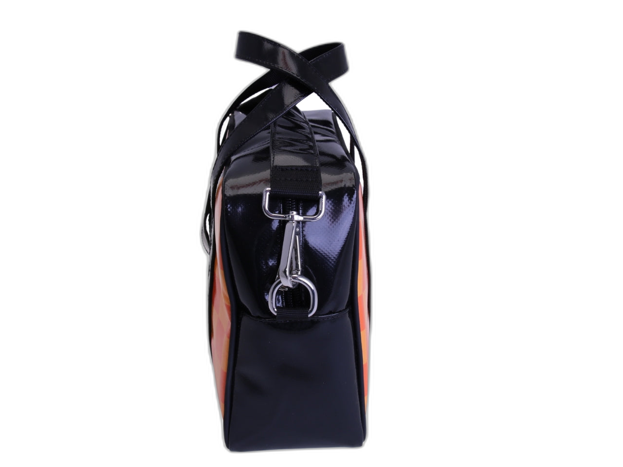 BORSA DA DONNA RETTANGOLARE NERA E ARANCIONE CON FANTASIA A SCACCHI. MODELLO PINCA REALIZZATO CON TELONI DI CAMION.