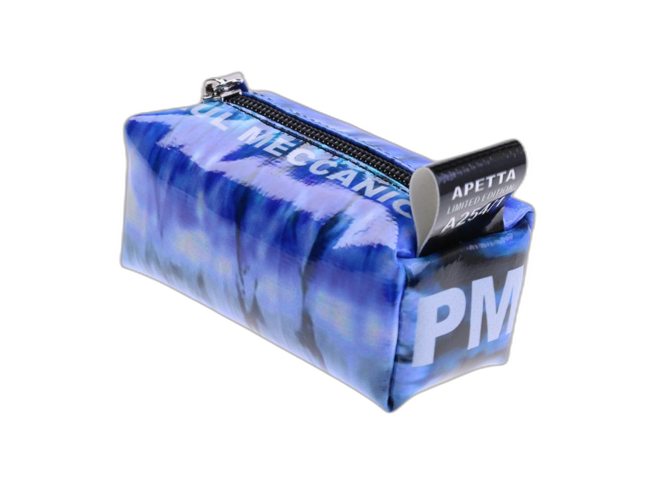 ...PORTACHIAVI A FORMA DI ASTUCCIO CON COLORI BLU CHIARO E FANTASIA TIE DYE.