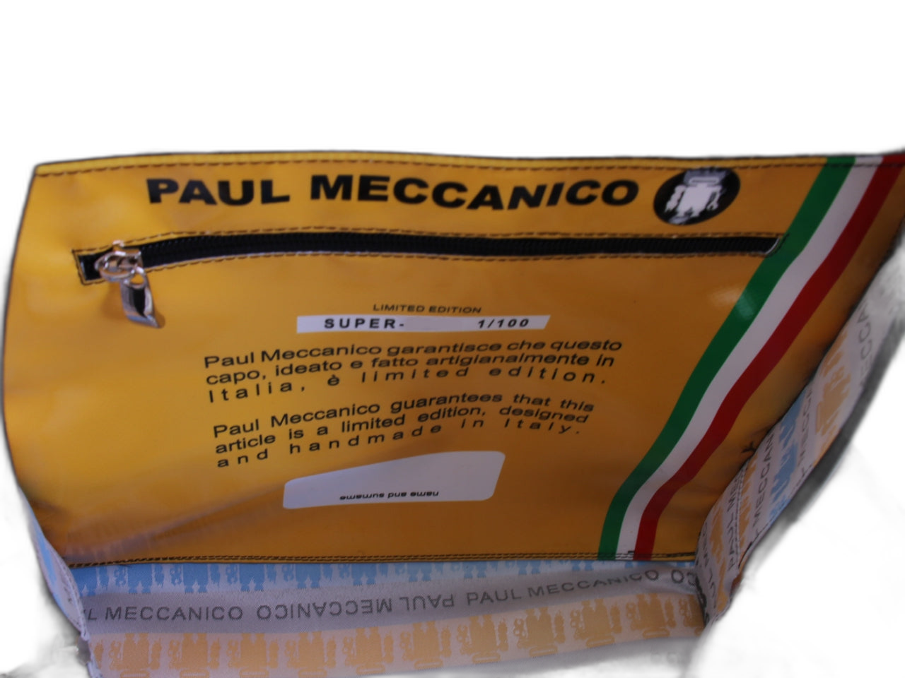 ZAINO BIANCO E NERO. MODELLO SUPER REALIZZATO IN TELONE DA CAMION.